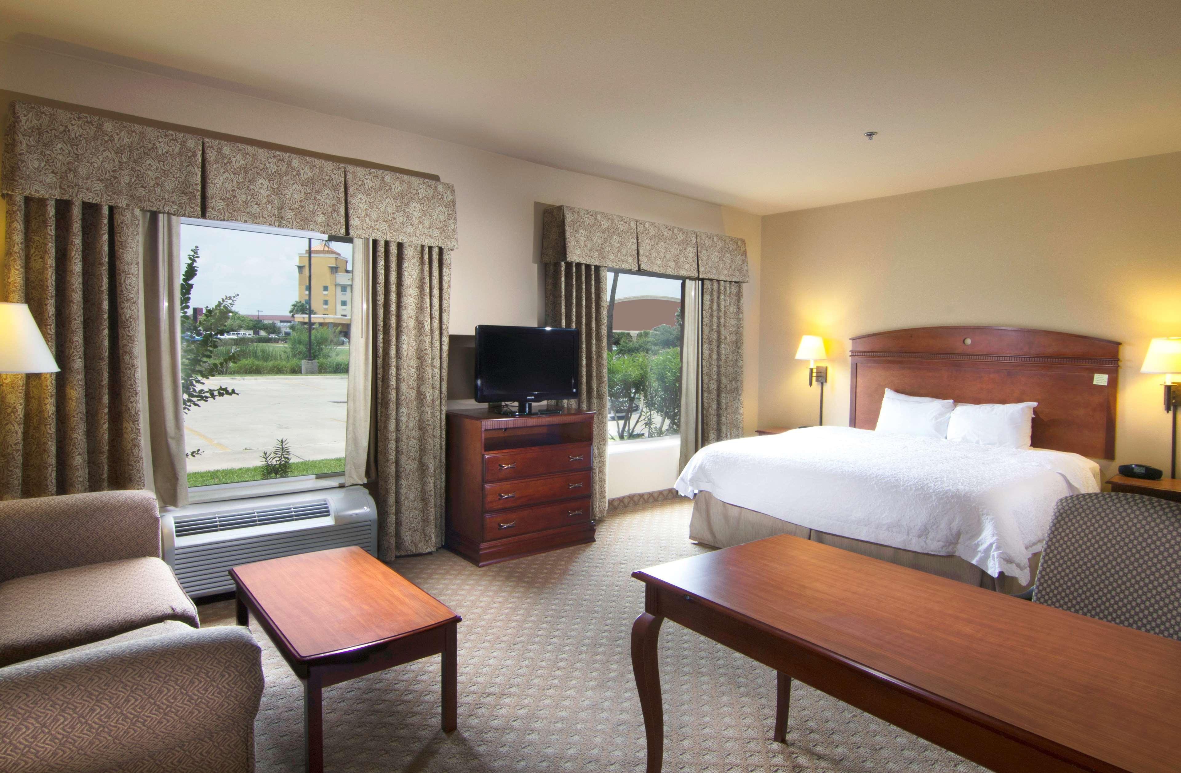 Hampton Inn And Suites-Браунсвилл Экстерьер фото