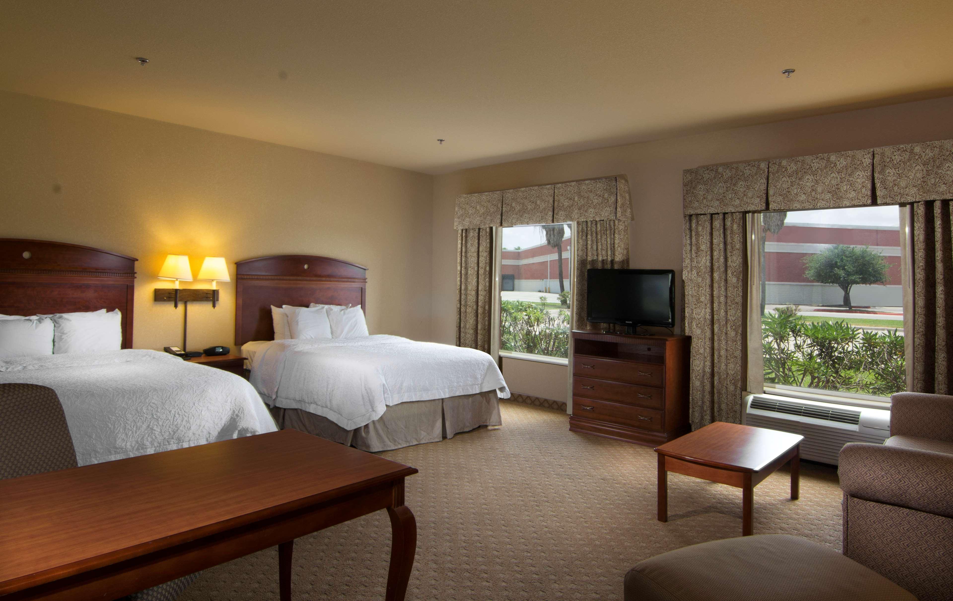 Hampton Inn And Suites-Браунсвилл Экстерьер фото