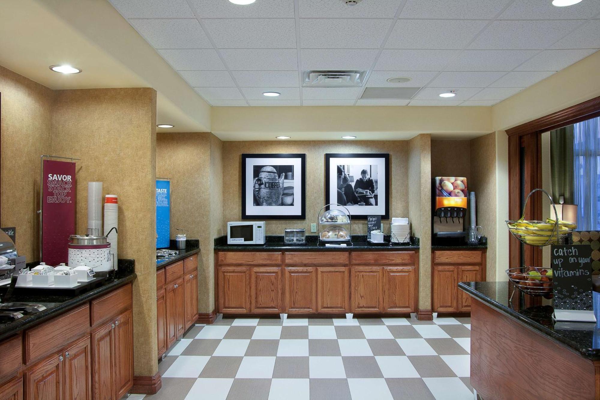 Hampton Inn And Suites-Браунсвилл Экстерьер фото